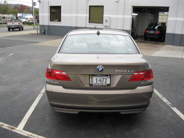 Bmw 7 Series Image 4