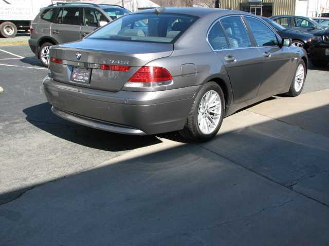 BMW 7 Series Image 3